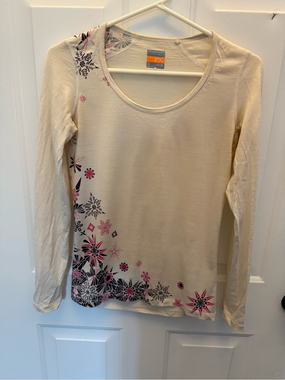 Icebreaker Women's Cream Long-Sleeve Top with Pink snowflake 200 Floral Print